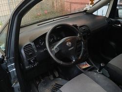 Grigio Usata 2005 Opel Zafira Monovolume | 2500 € (Molto cara)