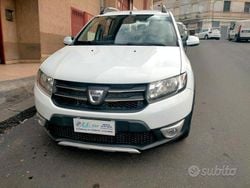 Bianco Usata 2015 Dacia Sandero Stepway Tre volumi | 7700 € (Buon prezzo)