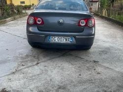 Usata 2006 VW Passat Tre volumi | 2500 € (Buon prezzo)