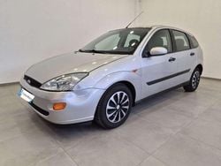 Argento Usata 2000 Ford Focus Ambiente Tre volumi | 1500 € (Molto cara)