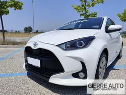 Bianco Usata 2023 Toyota Yaris Active Tre volumi | 15.500 € (Buon prezzo)