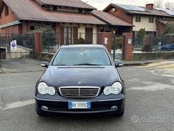 Blu Usata 2001 Mercedes C220 Avantgarde Tre volumi | 2550 € (Ottimo prezzo)