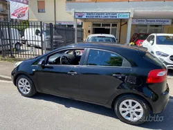 Nero Usata 2013 Kia Rio LX Tre volumi | 3900 € (Ottimo prezzo)