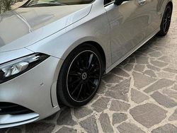 Grigio Usata 2019 Mercedes A180 Premium Tre volumi | 22.500 €