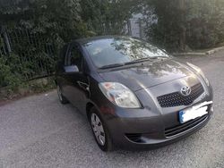 Grigio Usata 2008 Toyota Yaris Tre volumi | 3900 € (Molto cara)