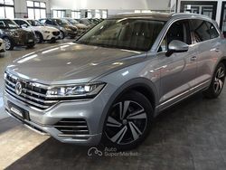 Argento Usata 2019 VW Touareg Advance SUV | 33.000 € (Cara)