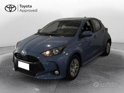 Urban blue Usata 2021 Toyota Yaris Hybrid Active Tre volumi | 16.900 € (Buon prezzo)