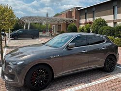 Grigio Usata 2018 Maserati Levante SUV | 45.000 € (Molto cara)