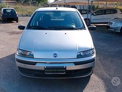 Argento Usata 2000 Fiat Punto S Due volumi | 2300 € (Molto cara)