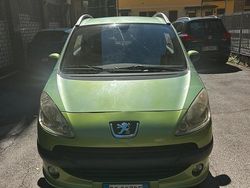 Verde Usata 2006 Peugeot 1007 Due volumi | 1700 € (Buon prezzo)