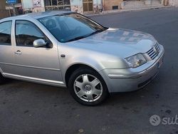 Grigio Usata 2001 VW Bora Tre volumi | 1700 € (Buon prezzo)