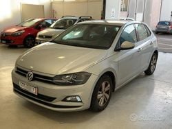 Grigio Usata 2018 VW Polo Comfortline Tre volumi | 10.900 € (Buon prezzo)