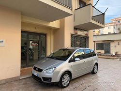 Grigio Usata 2004 Ford C-MAX Ghia Monovolume | 3000 € (Cara)