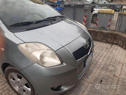 Grigio Usata 2006 Toyota Yaris Sol Tre volumi | 2200 € (Buon prezzo)
