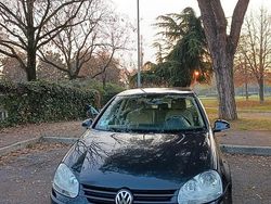 Nero Usata 2005 VW Golf V | 2500 € (Buon prezzo)