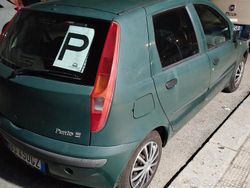 Verde Usata 2001 Fiat Punto Due volumi | 2499 € (Molto cara)