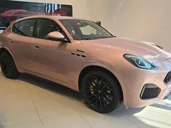 Rose gold liquid metal Nuova 2025 Maserati Grecale SUV | 118.500 €