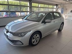 Nero Usata 2024 VW Golf VIII Life Tre volumi | 25.390 € (Buon prezzo)