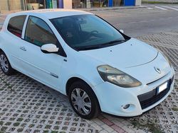 Usata 2011 Renault Clio III Due volumi | 2800 € (Buon prezzo)