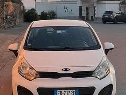 Bianco Usata 2014 Kia Rio Sport Due volumi | 2700 € (Buon prezzo)