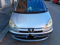 Usata 2005 Peugeot 807 Monovolume | 500 €