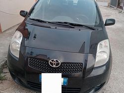 Nero Usata 2008 Toyota Yaris Tre volumi | 2800 € (Buon prezzo)
