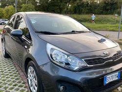 Grigio Usata 2015 Kia Rio Tre volumi | 4500 € (Ottimo prezzo)
