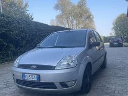 Usata 2004 Ford Fiesta Ambiente Due volumi | 3000 € (Cara)