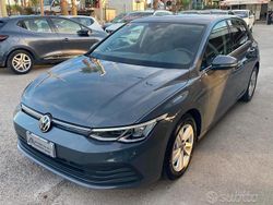 Grigio Usata 2021 VW Golf VIII Style Tre volumi | 17.899 € (Buon prezzo)