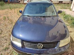 Blu Usata 1998 VW Passat Tre volumi | 840 €
