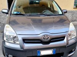 Grigio Usata 2008 Toyota Corolla Verso Monovolume | 2600 € (Buon prezzo)