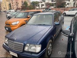 Blu Usata 1995 Mercedes 200 Station wagon | 2500 €