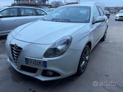Bianco Usata 2014 Alfa Romeo Giulietta Progression Tre volumi | 7999 € (Cara)