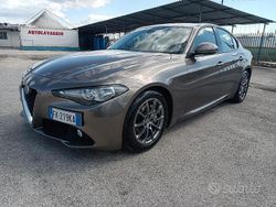 Grigio Usata 2017 Alfa Romeo Giulia Tre volumi | 14.999 € (Ottimo prezzo)