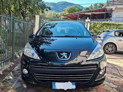Nero Usata 2011 Peugeot 207 Tre volumi | 3750 € (Cara)