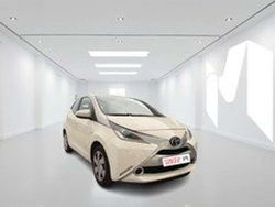 Bianco Usata 2016 Toyota Aygo X-wave Due volumi | 8100 € (Buon prezzo)