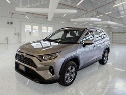 Argento Usata 2022 Toyota RAV4 Hybrid Business Edition SUV | 32.700 € (Cara)