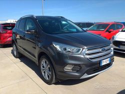 Grigio Usata 2018 Ford Kuga SUV | 13.500 € (Buon prezzo)