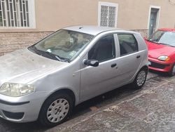 Grigio Usata 2009 Fiat Punto Classica Tre volumi | 999 € (Ottimo prezzo)