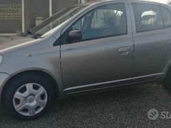 Grigio Usata 2004 Toyota Yaris Sol Tre volumi | 2000 € (Ottimo prezzo)