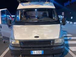 Usata 2004 Ford Transit Tre volumi | 5000 €