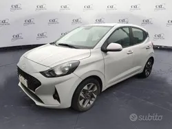 Grigio Usata 2024 Hyundai i10 Due volumi | 15.900 € (Buon prezzo)