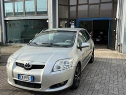 Grigio Usata 2009 Toyota Auris Sol Tre volumi | 2990 € (Buon prezzo)