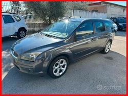 Grigio Usata 2007 Ford Focus S Station wagon | 1999 € (Buon prezzo)