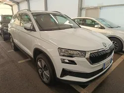 Bianco Usata 2024 Skoda Karoq Executive SUV | 29.900 € (Cara)