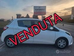Bianco Usata 2018 Toyota Yaris Cool Tre volumi | 9800 € (Buon prezzo)