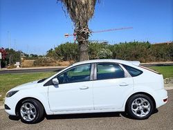 Bianco Usata 2010 Ford Focus Due volumi | 4500 € (Molto cara)