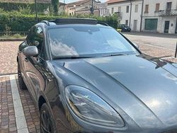 Grigio Usata 2024 Porsche Macan SUV | 78.800 € (Molto cara)