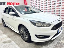 Bianco Usata 2016 Ford Focus ST-Line Tre volumi | 8200 € (Buon prezzo)