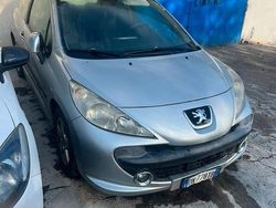Grigio Usata 2008 Peugeot 207 Coupé | 2600 € (Buon prezzo)